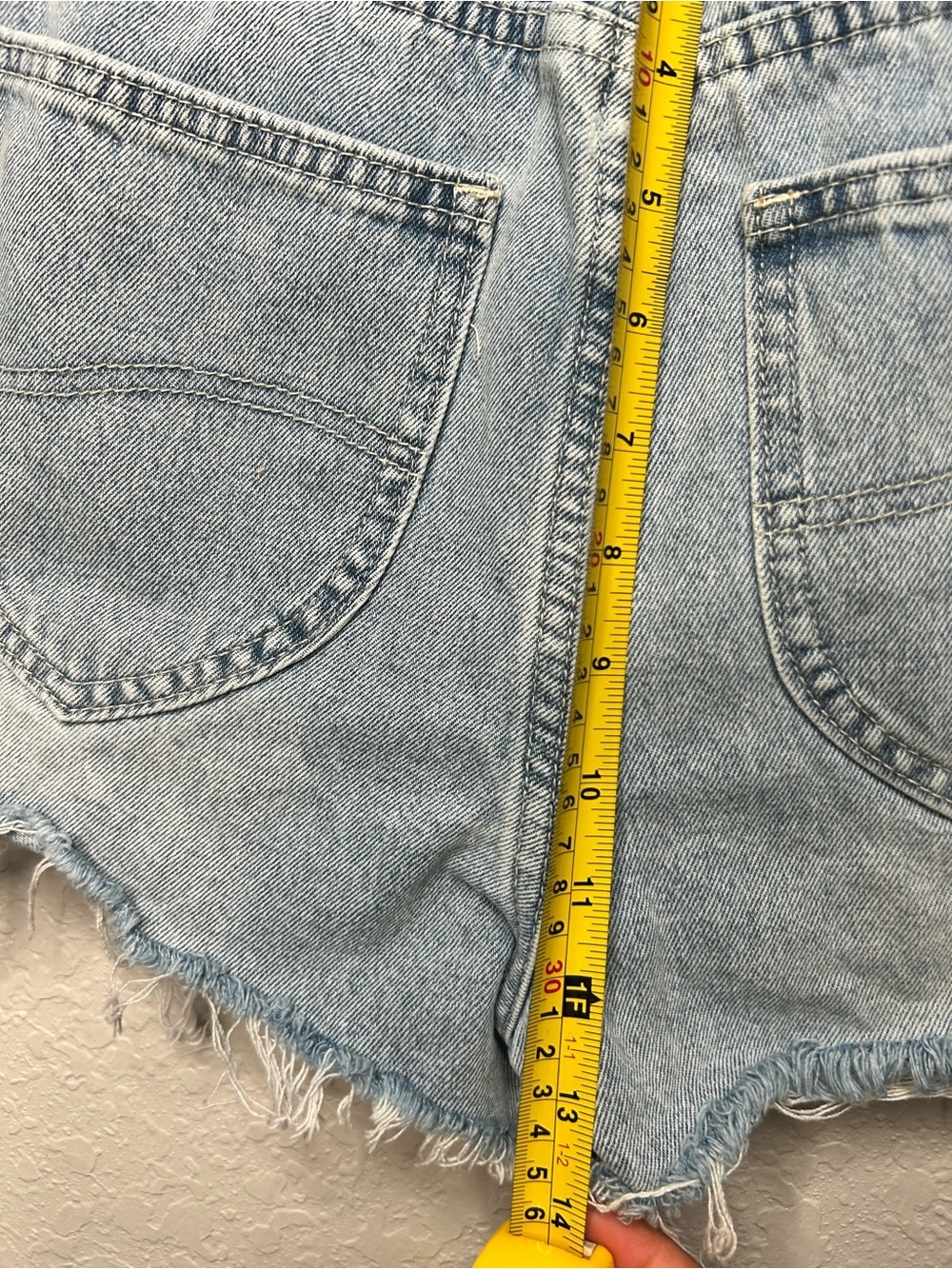 White Fox Light Wash High Rise Raw Hem Denim Shorts XS - Picture 6 of 7
